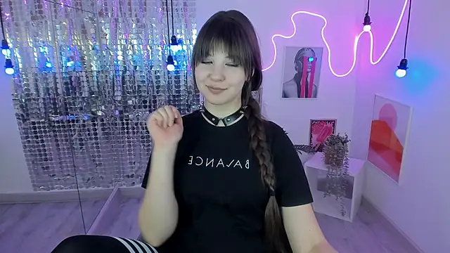 ElizaMild online show from March 2, 2025, 4:47 pm