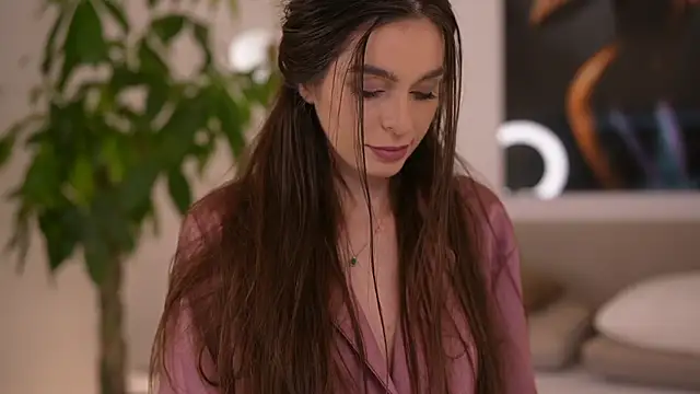 DoviaClaire online show from October 27, 2025, 7:42 am