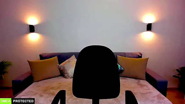 TheWoman   online show from October 20, 2025, 7:14 pm