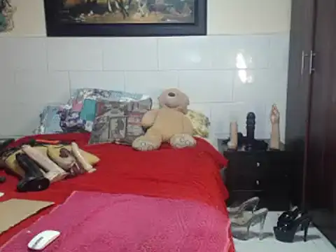 RobertaHott online show from February 7, 2026, 7:33 pm