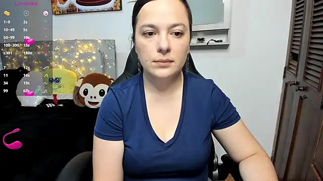 angelaagomez online show from November 11, 2025, 6:47 pm