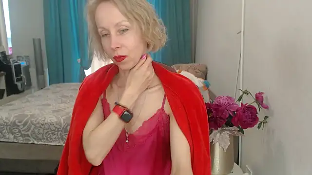 Snapshot of LuxuryNika chatting on June 2, 2026, 1:55 pm LuxuryNika online show from June 2, 2026, 1:55 pm