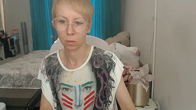LuxuryNika online show from July 5, 2026, 12:23 pm