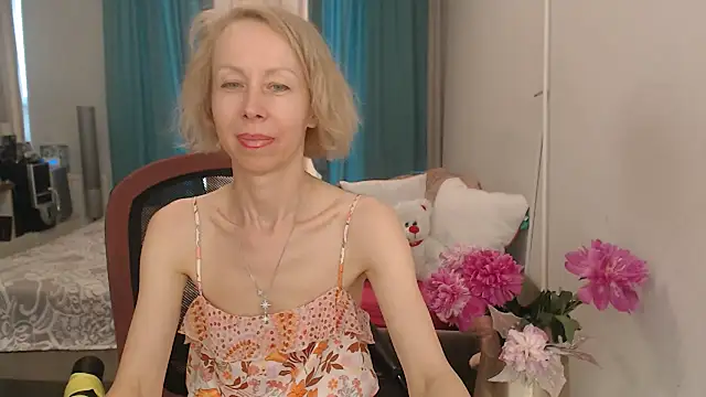 Snapshot of LuxuryNika chatting on June 12, 2026, 2:04 pm LuxuryNika online show from June 12, 2026, 2:04 pm