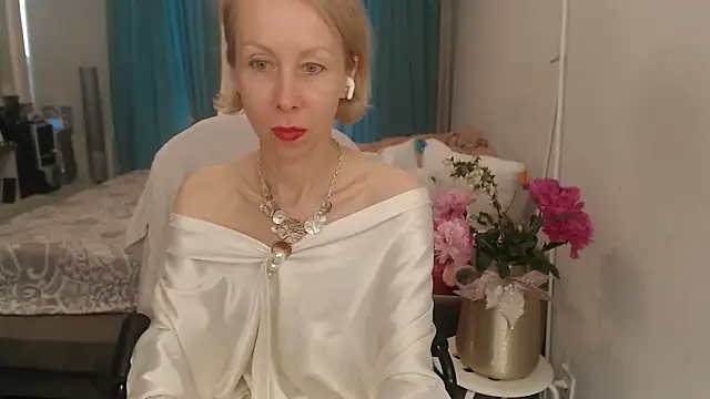 Snapshot of LuxuryNika chatting on June 10, 2026, 2:51 pm LuxuryNika online show from June 10, 2026, 2:51 pm