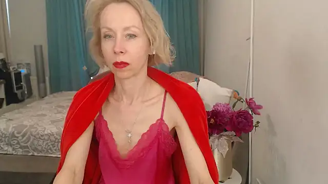 Snapshot of LuxuryNika chatting on June 3, 2026, 2:44 pm LuxuryNika online show from June 3, 2026, 2:44 pm