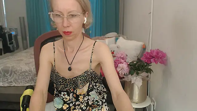 Snapshot of LuxuryNika chatting on June 11, 2026, 4:04 pm LuxuryNika online show from June 11, 2026, 4:04 pm