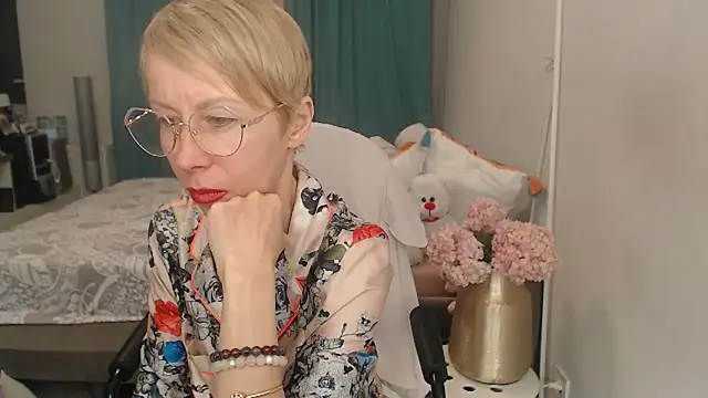 LuxuryNika online show from June 30, 2026, 6:41 pm