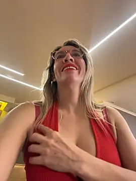 Gatitacarlita online show from December 2, 2025, 10:50 am