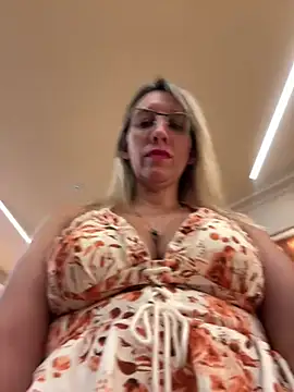 Gatitacarlita online show from February 27, 2025, 5:47 pm