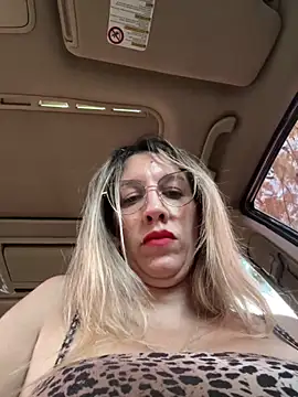 Gatitacarlita online show from April 3, 2026, 6:36 pm