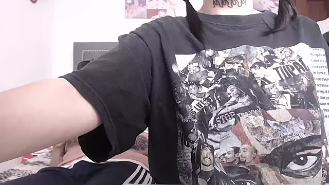 dulce maria x online show from March 20, 2025, 8:40 pm