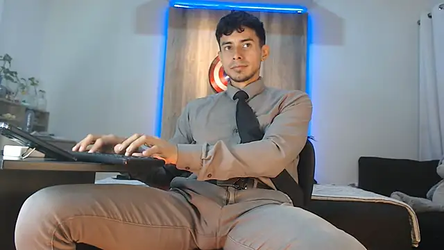 Andrew 4  online show from October 10, 2025, 2:34 am