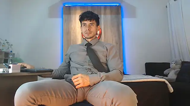 Andrew 4  online show from October 20, 2025, 6:15 am