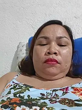 XXLorie 02 online show from June 27, 2026, 12:22 pm