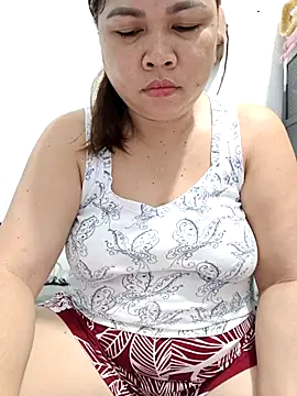 XXLorie 02 online show from April 26, 2026, 8:50 pm