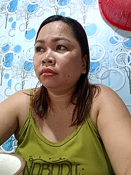 XXLorie 02 online show from June 5, 2026, 10:48 pm
