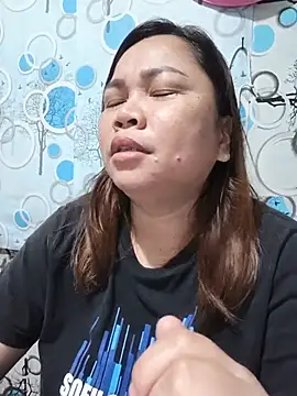 XXLorie 02 online show from July 22, 2026, 8:33 pm