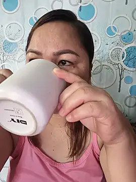 XXLorie 02 online show from August 5, 2026, 11:32 pm