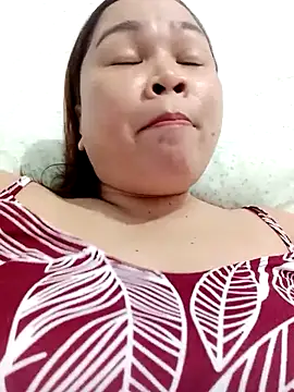 XXLorie 02 online show from February 4, 2026, 2:12 pm