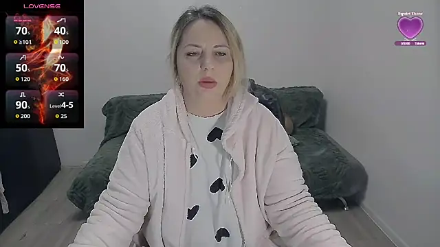 erikaerika online show from April 24, 2026, 6:48 am