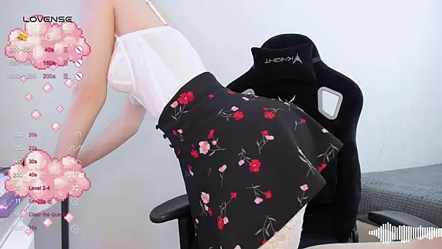 SkyqueenI online show from March 20, 2025, 12:00 pm