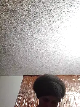 Snapshot of LUNAdeMARTE chatting on November 16, 2025, 12:37 am LUNAdeMARTE online show from November 16, 2025, 12:37 am