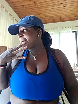 Adrilovechocolate online show from May 26, 2026, 5:55 pm