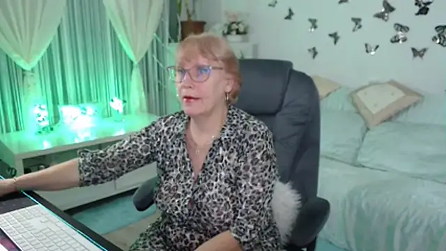 Ghertrude52 online show from November 18, 2025, 4:05 am