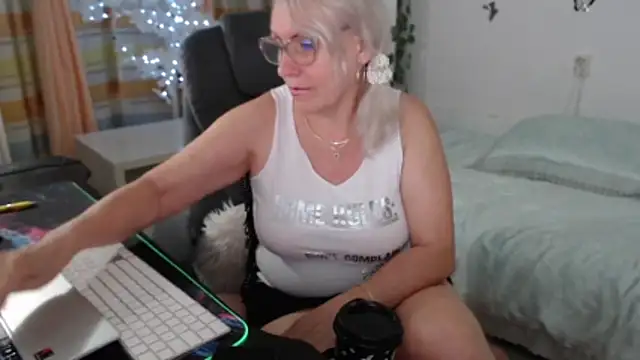 Snapshot of Ghertrude52 chatting on June 16, 2026, 4:23 am Ghertrude52 online show from June 16, 2026, 4:23 am