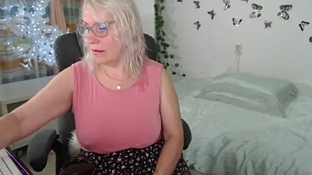 Snapshot of Ghertrude52 chatting on June 20, 2026, 4:28 am Ghertrude52 online show from June 20, 2026, 4:28 am