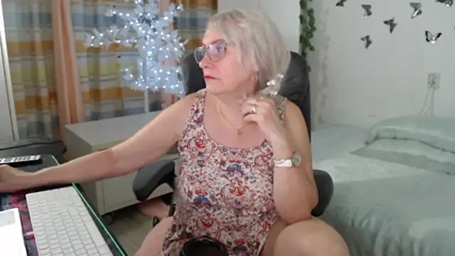 Snapshot of Ghertrude52 chatting on June 12, 2026, 4:54 am Ghertrude52 online show from June 12, 2026, 4:54 am