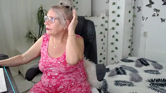 Snapshot of Ghertrude52 chatting on August 4, 2026, 5:12 am Ghertrude52 online show from August 4, 2026, 5:12 am