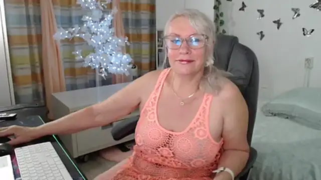 Snapshot of Ghertrude52 chatting on June 13, 2026, 4:10 am Ghertrude52 online show from June 13, 2026, 4:10 am