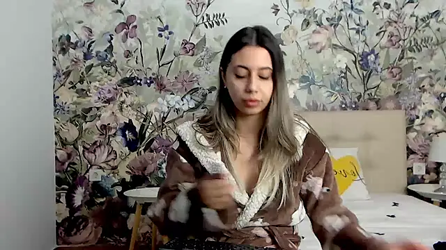 RoseDiamond06 online show from October 2, 2025, 12:30 pm