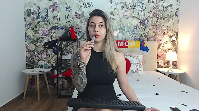 RoseDiamond06 online show from June 25, 2026, 12:32 pm