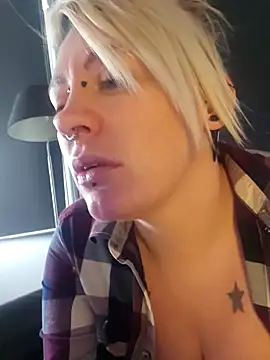 PinkTheHawk online show from October 5, 2025, 10:22 pm