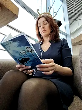 EvaXOAir online show from November 12, 2025, 4:05 am