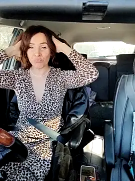 Snapshot of EvaXOAir chatting on February 20, 2026, 7:32 am EvaXOAir online show from February 20, 2026, 7:32 am