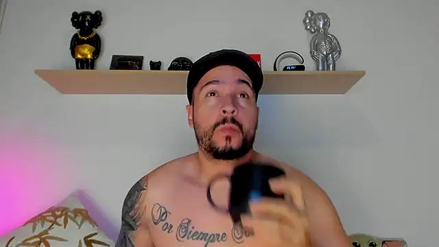 camilo restrepo21 online show from October 5, 2025, 1:29 am