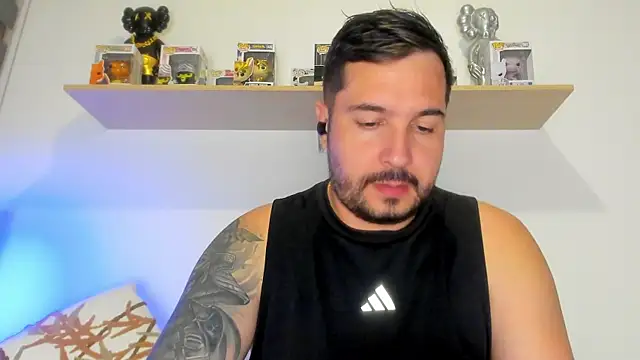 camilo restrepo21 online show from May 7, 2026, 11:52 pm