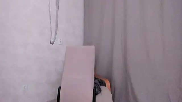 why again me online show from February 9, 2025, 4:40 pm