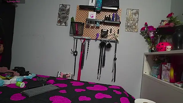 barbarah  online show from November 12, 2025, 11:25 am