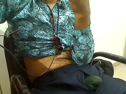 lltstr52 online show from May 8, 2026, 5:44 am