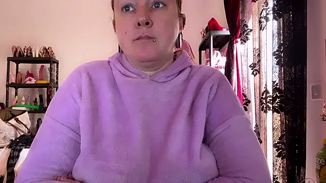 kisicaxx online show from March 3, 2026, 9:27 am