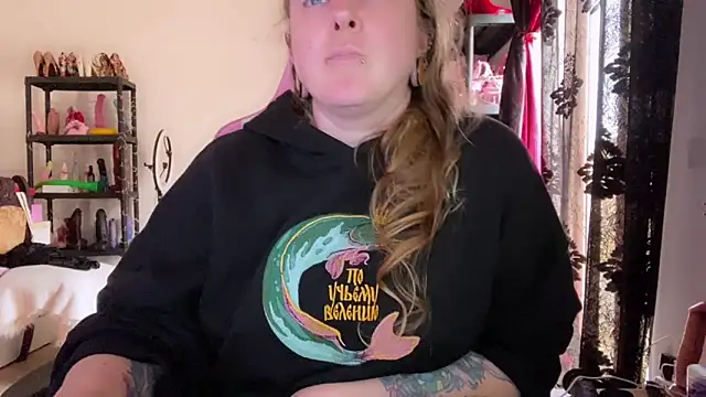 kisicaxx online show from March 9, 2026, 1:25 pm