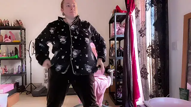 kisicaxx online show from November 25, 2025, 6:36 am