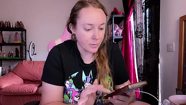 kisicaxx online show from November 6, 2025, 6:06 am