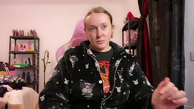 kisicaxx online show from January 14, 2026, 4:43 pm