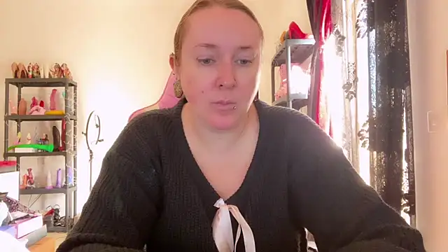 kisicaxx online show from December 18, 2025, 9:25 am